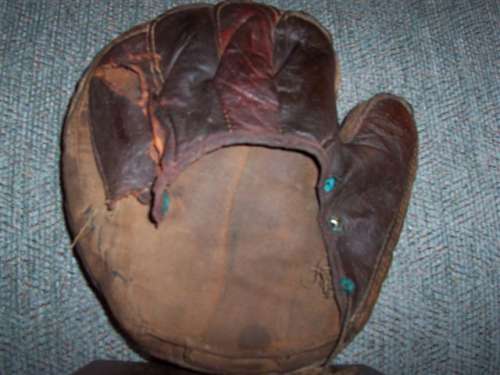 Early 1900's Crescent Hook & Eye Back Catchers Mitt Back